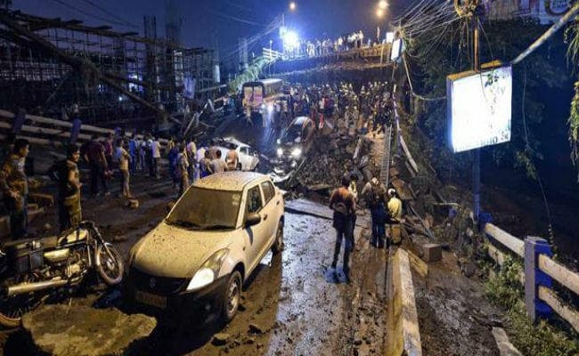 माझेरहाट ब्रिज दुर्घटना: राहत कार्य जारी,अब भी कुछ के दबे होने की आशंका