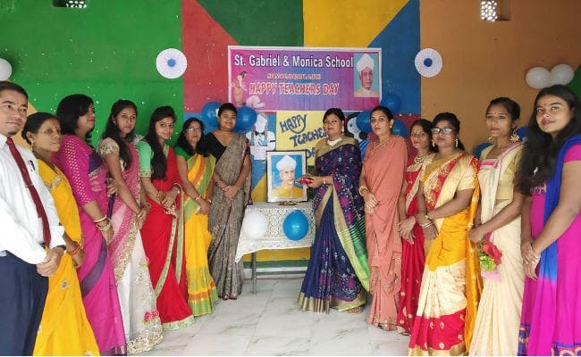 संत गैब्रिएल एण्ड मोनिका स्कूल में मना शिक्षक दिवस