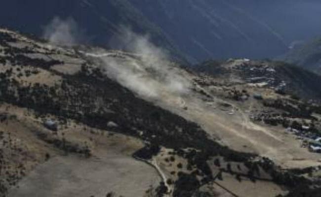नेपाल में हेलीकॉप्टर दुर्घटनाग्रस्त, सात लोग थे सवार नेपाल में हेलीकॉप्टर दुर्घटनाग्रस्त, सात लोग थे सवार