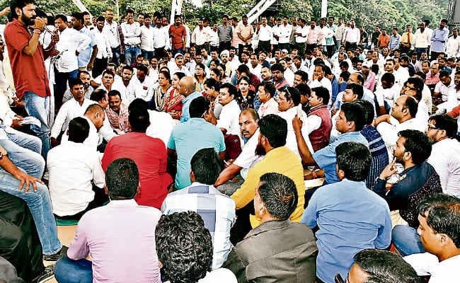 रांची : पारा शिक्षक पीएम को खून से लिखेंगे पत्र व देंगे धरना