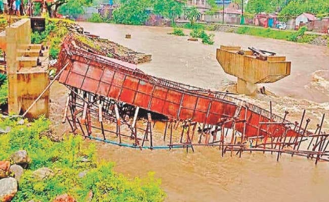 सिलीगुड़ी : बारिश का कहर, दीवार ढहने से एक युवक की मौत