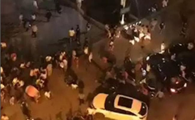 भीड़ में घुसायी कार और लोगों को मारने लगा चाकू, नौ लोगों की मौत, 46 घायल