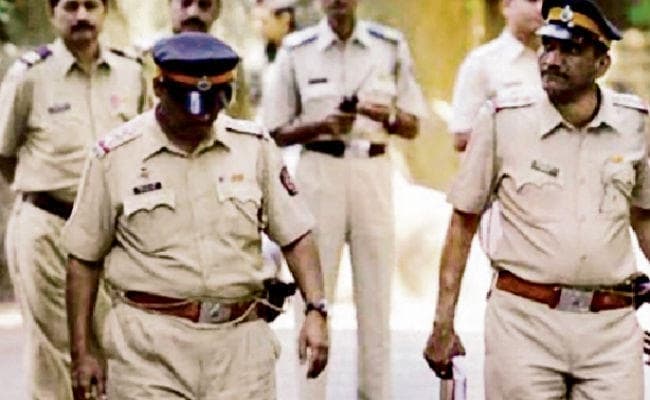 पुलिस पर हमले कम होंगे यदि वह अपना नैतिक बल बढ़ाये