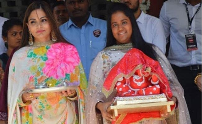 VIDEO: सलमान ने उतारी गणपति की आरती, इन सेलेब्स के घर भी पधारे बप्पा