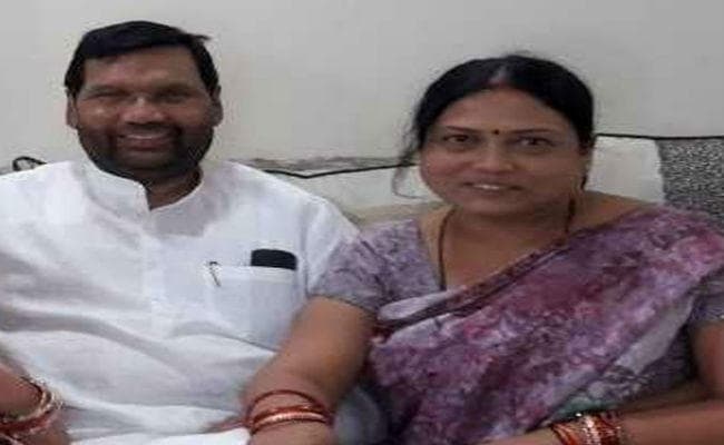 रामविलास पासवान के खिलाफ बेटी आशा ने ठोंकी सियासी ताल