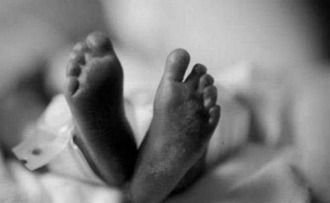 जमशेदपुर : गर्भवती को डॉक्टरों ने इलाज की जगह रसीद बनाने भेजा, स्थिति हुई गंभीर, नवजात की मौत, हंगामा