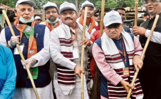 सीएम ने डिबडीह से की स्वच्छता अभियान की शुरुआत, कहा, खुद को और आसपास को स्वच्छ रखना हमारा कर्तव्य