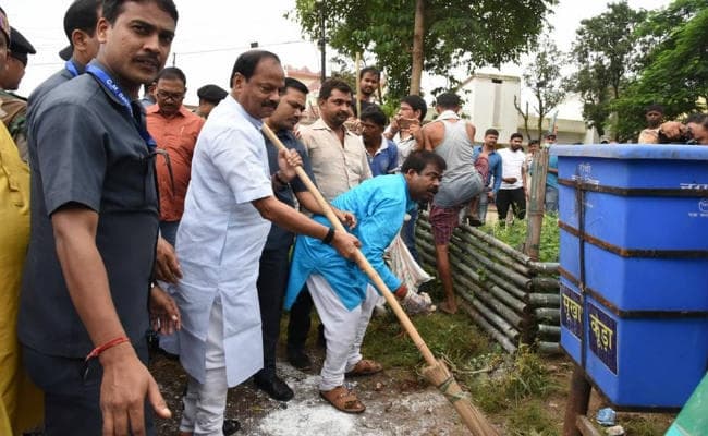आइए! हम सब मिलकर स्वच्छ भारत और स्वस्थ भारत का निर्माण करें - रघुवर दास
