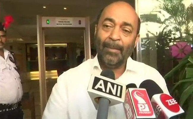 भाजपा के तीन केंद्रीय पर्यवेक्षक स्थिति का जायजा लेने गोवा पहुंचे, कांग्रेस की भी नजर