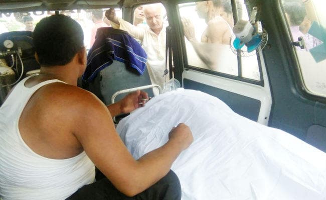 मुखिया पति ने सरपंच पति की गोली मार कर की हत्या, प्रधानमंत्री आवास योजना के लिए ''नजराना'' मांगने का कर रहे थे विरोध