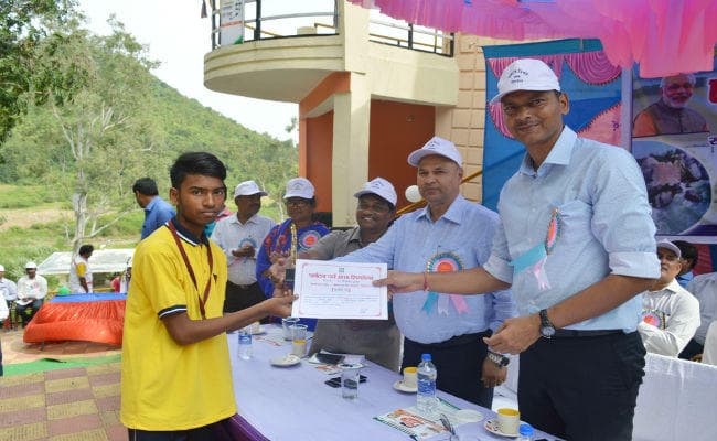 सिमडेगा : केलाघाघ में मनाया गया पर्यटन पर्व, बच्चों ने दिखायी प्रतिभा