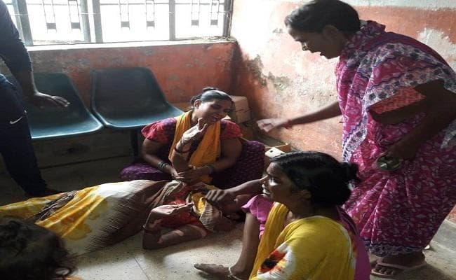 घरेलू विवाद में ससुर ने खौलता दूध पतोहू पर फेंक किया घायल