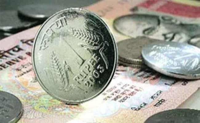 रुपये में दो दिन की तेजी थमी, कच्चा तेल महंगा होने से 43 पैसे गिरा