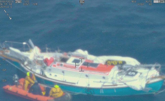 तूफान में घायल होने के तीन दिन बाद नौसेना के कमांडर अभिलाष टॉमी को सुरक्षित बचाया गया