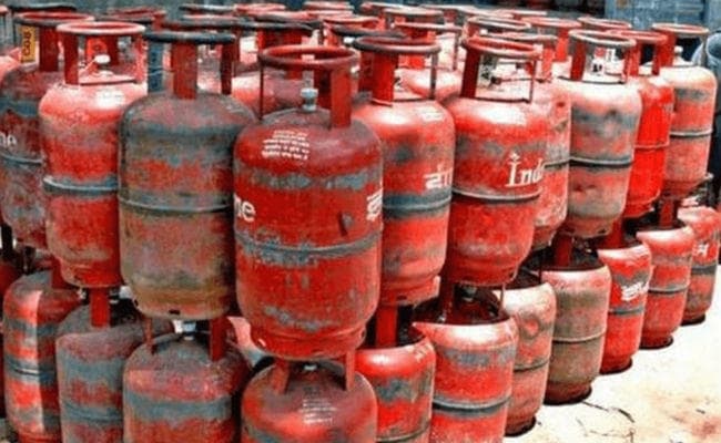 पटना : पांच माह में रसोई गैस 182 रुपये हो गयी महंगी, प्रधानमंत्री की उज्ज्वला योजना के लाभार्थी झेल रहे हैं सबसे अधिक परेशानी