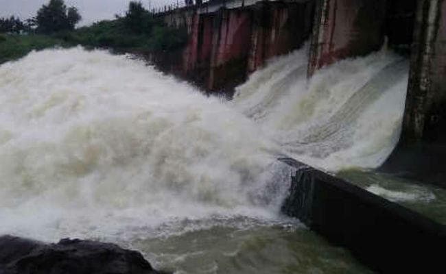 पोड़ैयाहाट : अपनी जमीन की कीमत पर नहीं बनने देंगे सुग्गाबथान डैम