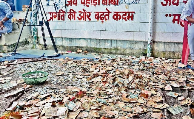 रांची : पहाड़ी मंदिर की चार दान पेटियां खुली, 4.49 लाख रुपये निकले, करीब दो लाख के नोट सड़े पाये गये, आज भी होगी गिनती