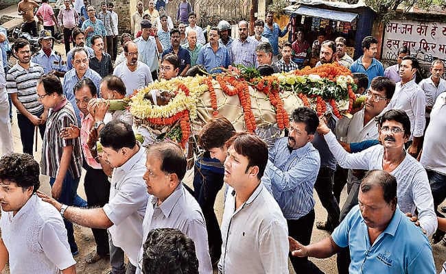 रांची : पंचतत्व में विलीन हुए भागचंद जैन, बड़े बेटे ने दी मुखाग्नि