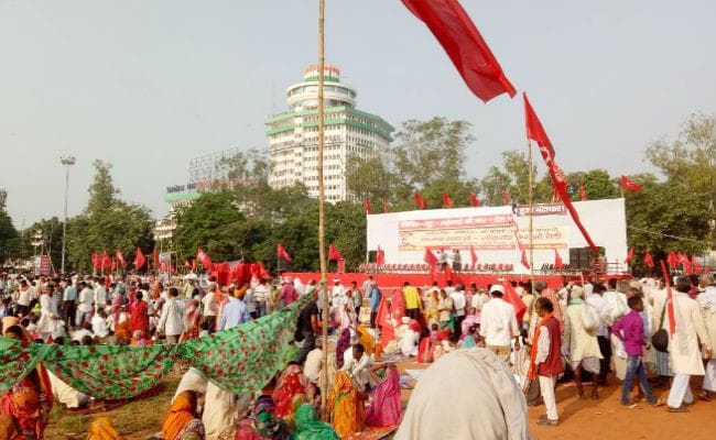 ‘भाजपा भगाओ, लोकतंत्र बचाओ’ रैली को लेकर झंडे से लाल हुआ गांधी मैदान