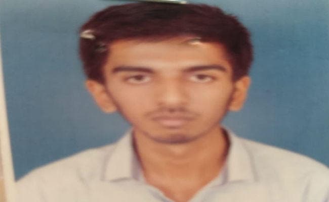 डॉक्टर के अगवा पुत्र की चाकू से गोद कर हत्या, खेत से मिला शव