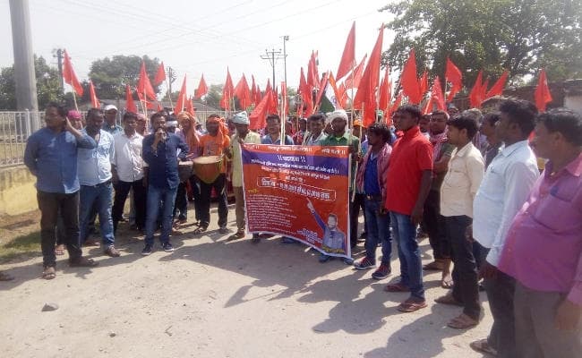 पैदल रांची रवाना हुए टीटीपीएस के सैकड़ों मजदूर, 2 अक्तूबर को राजभवन पहुंचेंगे