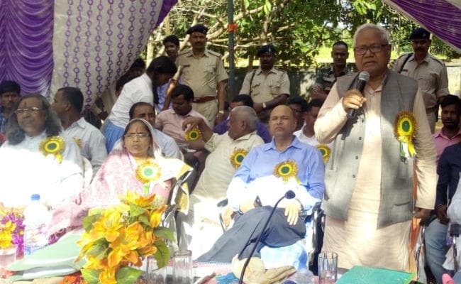 सिमडेगा में बोले कड़िया मुंडा, धन दौलत से बड़ी पूंजी है शिक्षा