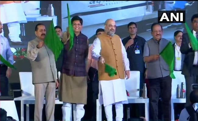 दिल्ली- कटरा चलने वाली वंदे भारत एक्सप्रेस को अमित शाह ने दिखायी हरी झंडी, जानें किराया और टाइमिंग