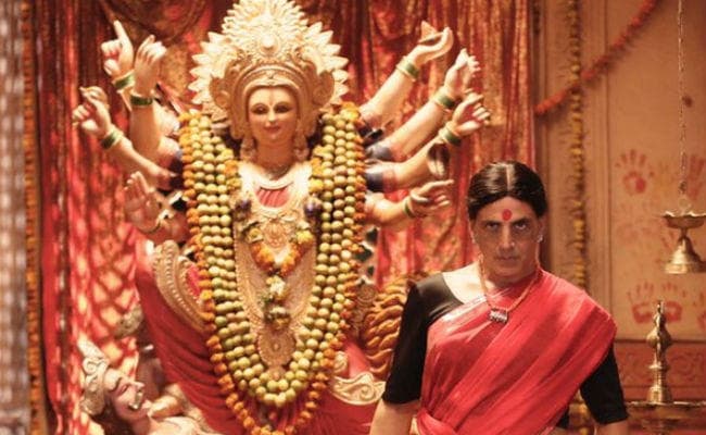 #LaxmmiBomb: साड़ी और बिंदी में दिखे अक्षय कुमार, यूजर्स कर रहे जमकर तारीफ