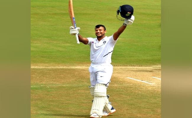 सलामी बल्लेबाज मंयक अग्रवाल के दोहरे शतक पर झूमा ननिहाल, जश्न का माहौल