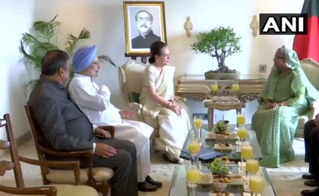 शेख हसीना से मिले मनमोहन सिंह, सोनिया गांधी