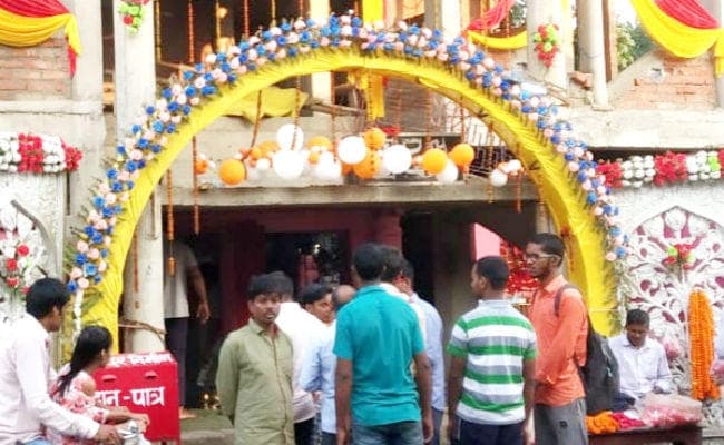 मां संतोषी माता मंदिर में चोरी, कंगन, नथिया और मंगलसूत्र समेत दो लाख के आभूषण ले गये चोर