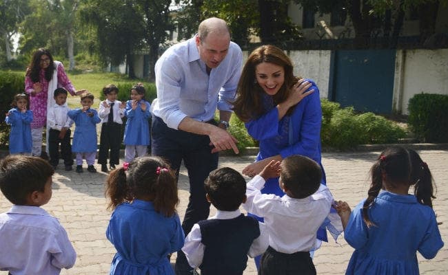 इमरान खान ने अब ब्रिटेन की शाही जोड़ी के सामने अलापा कश्मीर राग