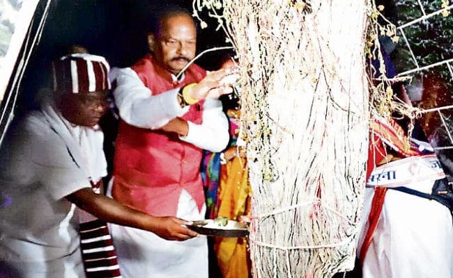 रांची : आगे आयें युवा, आदिवासी परंपरा और संस्कृति को सहेजें : मुख्यमंत्री रघुवर दास