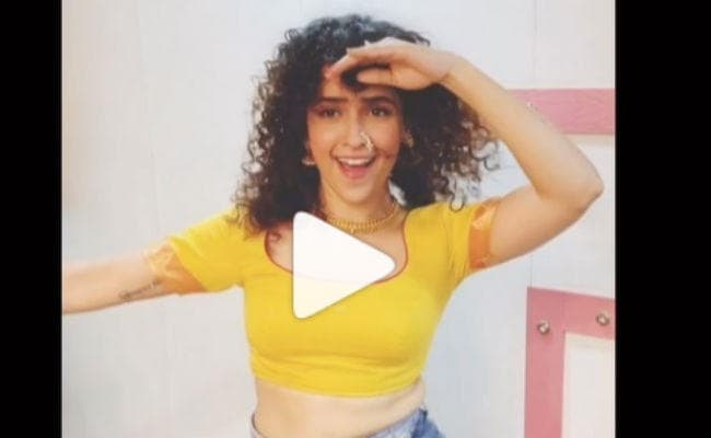 माधुरी दीक्षित के इस सुपरहिट गाने पर जबरदस्त डांस करती दिखीं ''दंगल गर्ल'', VIDEO