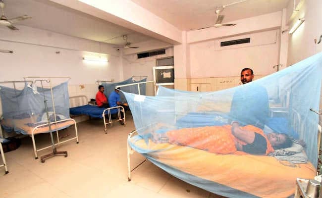 अस्पतालों में फुल हैं डेंगू वार्ड, नहीं मिल रही हैं सुविधाएं, मरीजों को रात में पूछने वाला कोई नहीं
