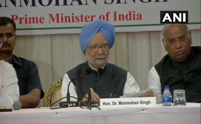 वित्त मंत्री की टिप्पणी पर बोले पूर्व पीएम मनमोहन सिंह- पांच साल सरकार चलाने के बाद आरोप न लगाएं वित्त मंत्री की टिप्पणी पर बोले पूर्व पीएम मनमोहन सिंह- पांच साल सरकार चलाने के बाद आरोप न लगाएं