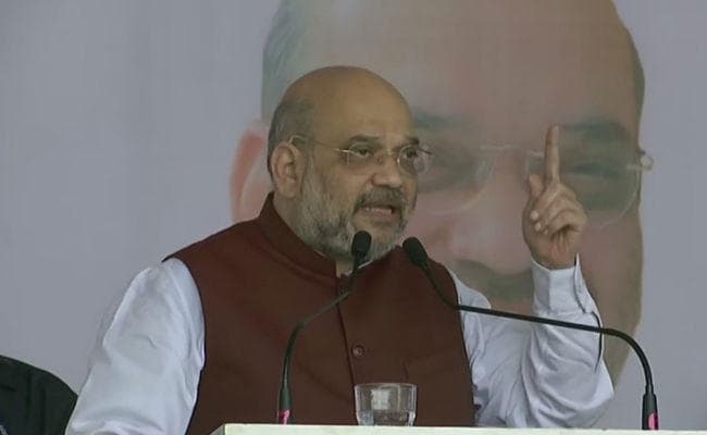 अमित शाह ने राहुल गांधी से पूछा, आदिवासियों के लिए आपके परिवार ने क्या किया?