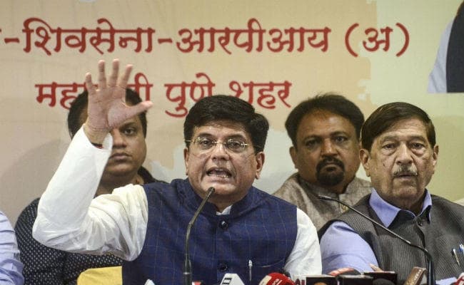 पीयूष गोयल ने नोबेल विजेता अभिजीत बनर्जी को लेफ्टिस्ट बताया, टीएमसी, सीपीएम और कांग्रेस ने साधा निशाना