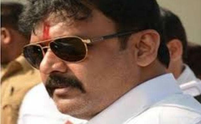 जेल में बंद एनसीपी विधायक मिले फ्लैट में, पुलिस ने मारा छापा, 53 लाख रुपये से अधिक की नकदी बरामद