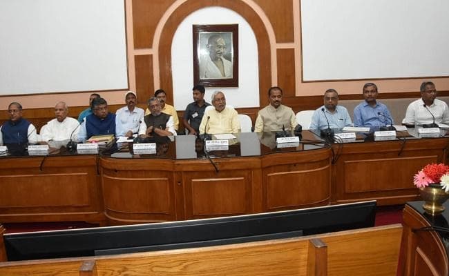 बिहार : राज्यकर्मियों को नीतीश सरकार का दीवाली गिफ्ट, 5% बढ़ा महंगाई भत्ता, पेंशनरों को भी मिलेगा लाभ