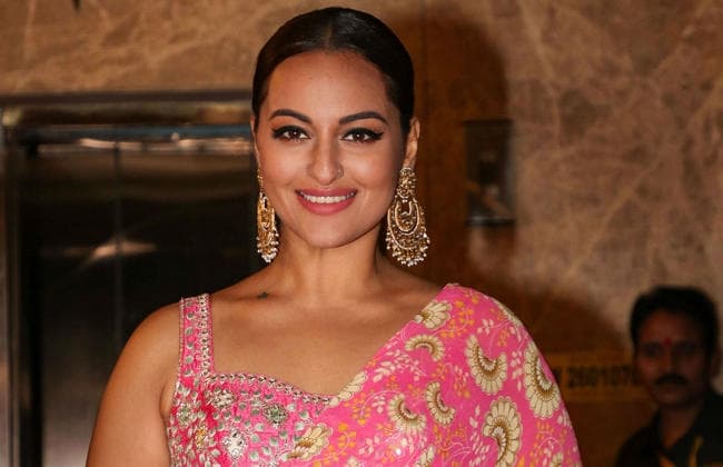 रमेश तौरानी की दिवाली पार्टी में सज-धजकर पहुंचे ये सितारे, देखें खास तस्वीरें