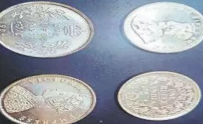 धनतेरस पर कहीं आप बन तो नहीं रहे बेवकूफ! चांदी के पुराने सिक्कों के नाम पर बेचे जा रहे नये सिक्के
