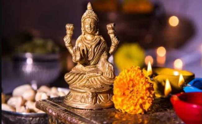 धनतेरस आज : सज गया बाजार, शुभ मुहूर्त में करें खरीदारी