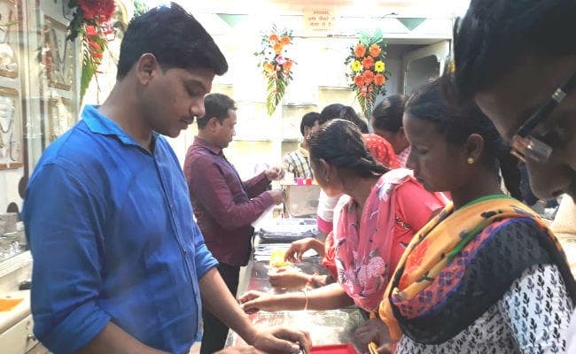 सिमडेगा : धनतेरस पर हुआ 7 करोड़ का कारोबार