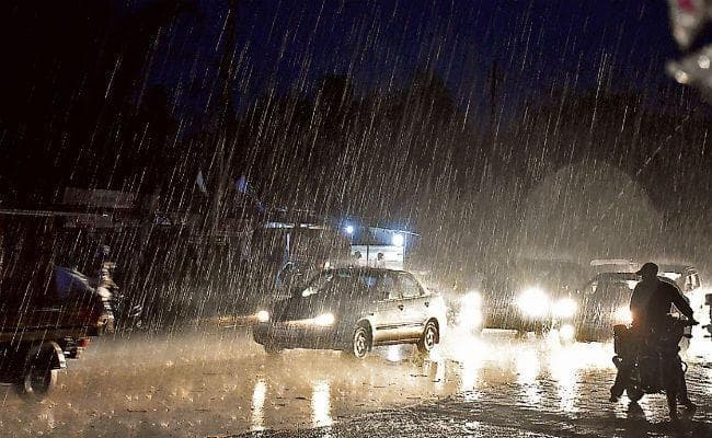 साइक्लोन कमजोर, दीपावली में हो सकती है हल्की बारिश