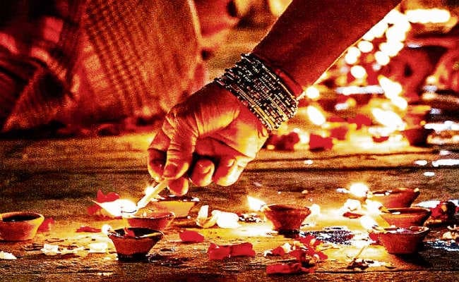 विदेश में जगमगाते दीपावली के दीये