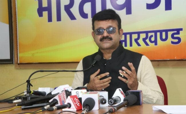 मुख्यमंत्री रघुवर दास ने 4 साल 9 माह में झारखंड के विभिन्न जिलों का 526 बार रिकॉर्ड दौरा किया