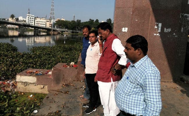 रांची के सांसद संजय सेठ ने छठ महापर्व की तैयारी को लेकर किया छठ घाटों का निरीक्षण