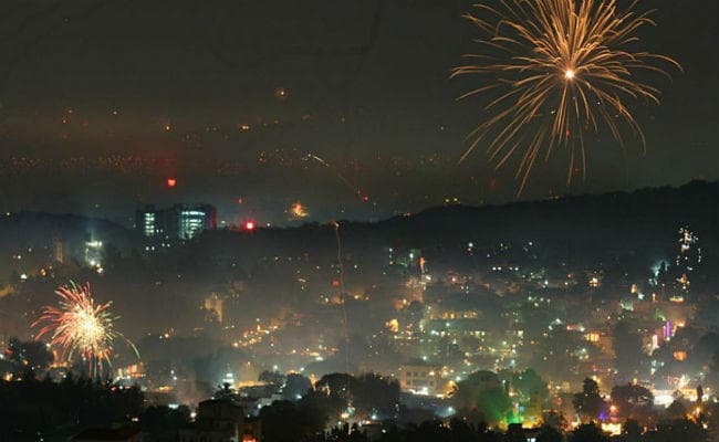 Kanpur AQI Today: दिवाली पर धुएं के गुबार से जहरीली हुई शहर की आबोहवा, आतिशबाजी से एक्यूआई 443 के पार