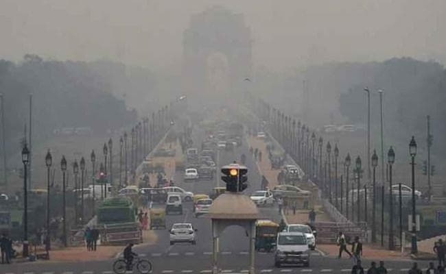 दिल्ली में छायी जहरीली धुंध की चादर, EPCA ने घोषित की पब्लिक हेल्थ इमर्जेंसी, 5 नवंबर तक सभी स्कूल बंद